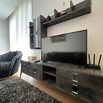 Luxury Designed Comfortable 2 Rooms & 1 Living Room Apartment Free Parking Garaj