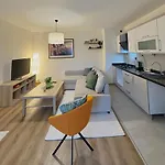 10 Mins To Takism - Cenrtal & New Modern Flat