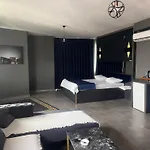 216 Hill Suites