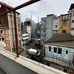 Taksim Holiday Inn Suite