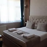 Ueskuedar Otel