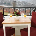 Three Apples Taksim Residence