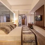 Taksim Pera Center Hotel