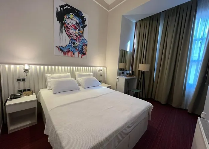 Rafinn Hotel