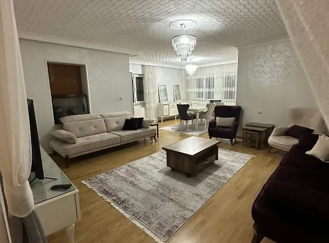 Lovely 2 Bedrooms Apartment With Full Furniture