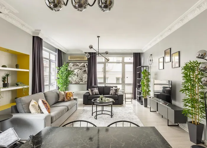 Bohemian Flat In Nisantasi With Central Location