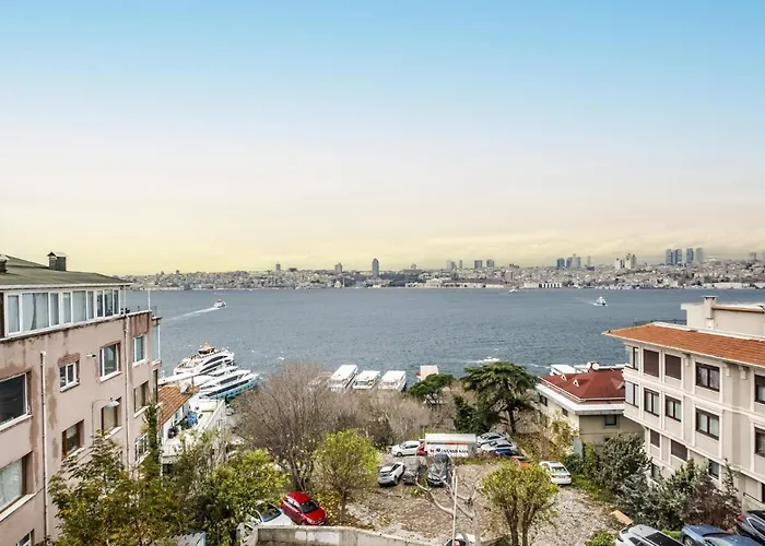 Flat With Sea View Near Uskudar Ferry Station