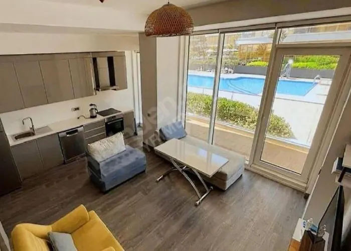 Wonderfully Located Seaside Residence 3 Minutes To Metro