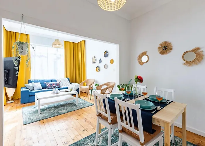 Colorful Flat With Excellent Location Near Trendy Attractions In Kadikoy