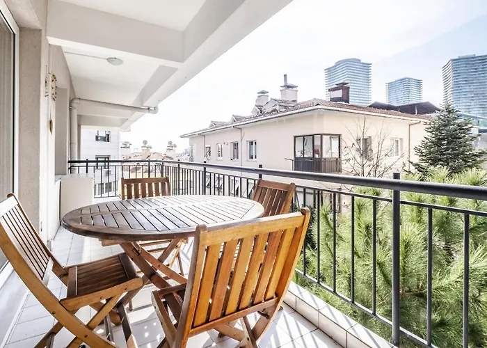 Central Flat With Balcony Near Zorlu Center