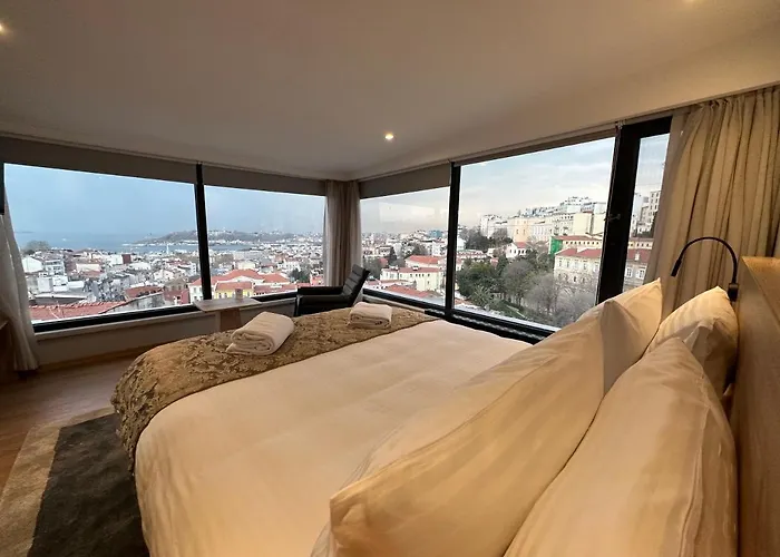 Louis Rooms
