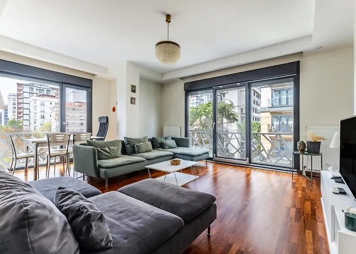 Spacious Flat Near Bagdat Avenue In Suadiye