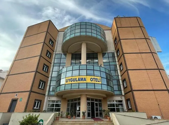 Selahaddin Eyyubi Uygulama Oteli