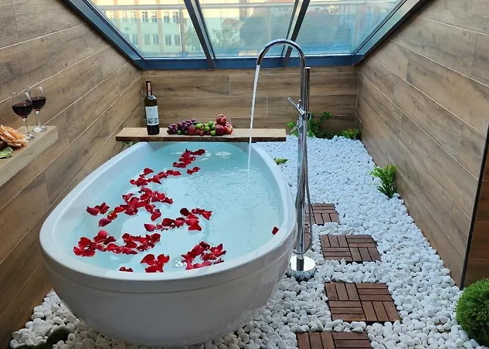 Luxury Moonlight 32