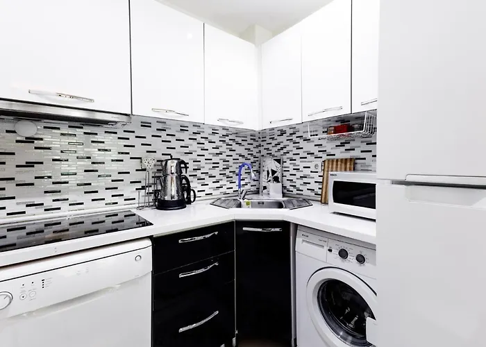 Convenient Flat 15 Min To Bagdat Avenue