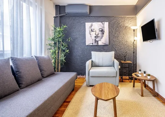 Chic Flat With Balcony In The Heart Of Beyoglu