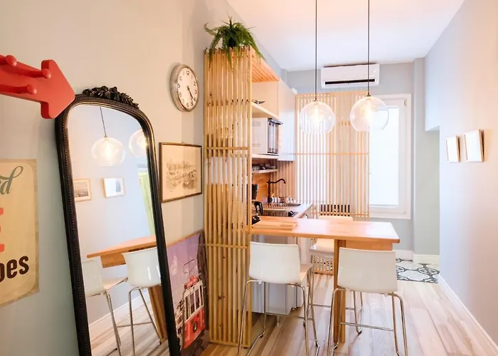 Trendy Apt, Balcony, 2 Min To Main Ave