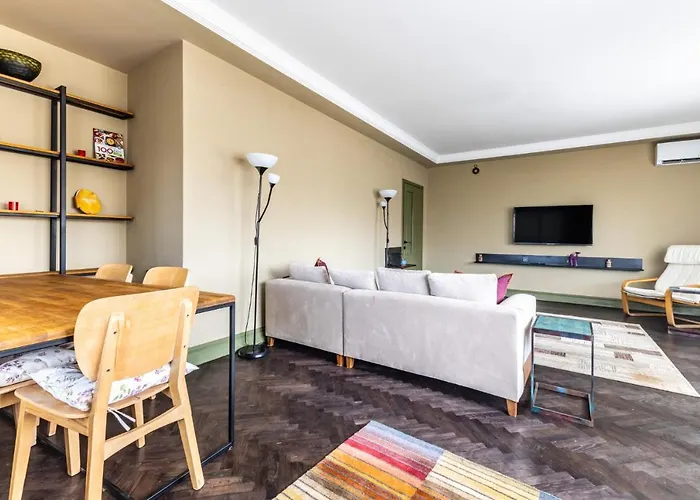 Chic Flat W Balcony Bbq 10 Min To Emaar In Uskudar