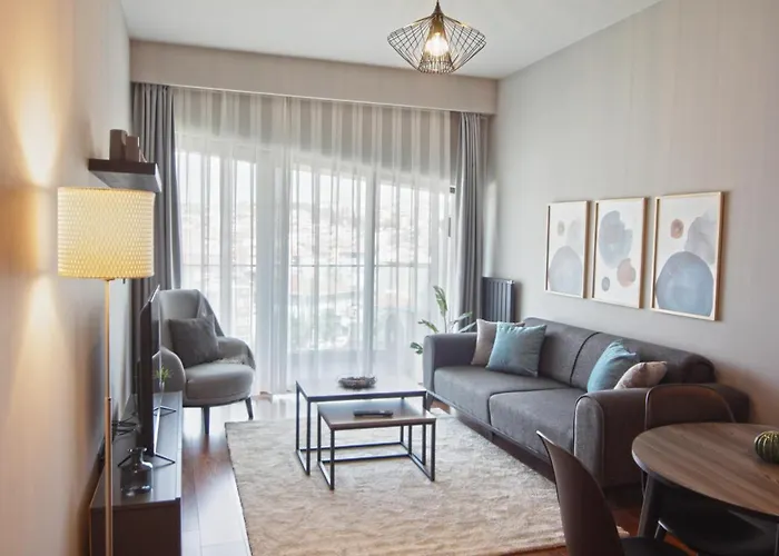 Sleek City Apartment With Premium Amenities