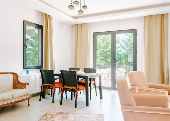 Chic Villa W Pool Garden Fireplace In Sile