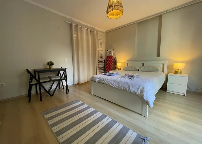 Apt W/ Balcony In Center,5 Mn Walk To Istiklal
