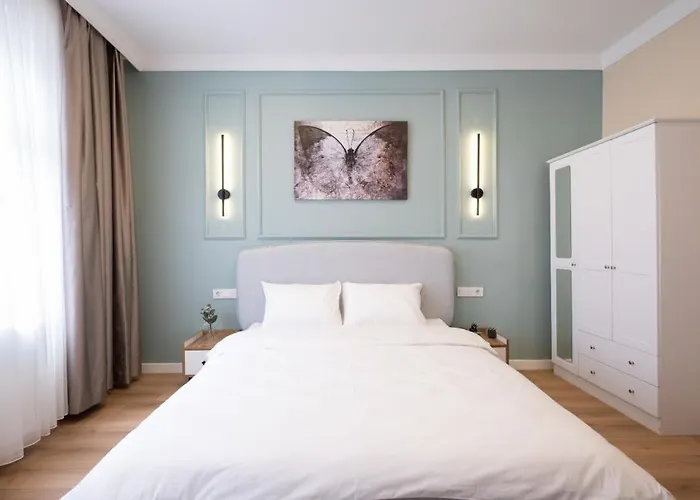 Green Sophia Suite