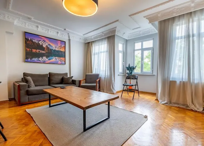 Central 3-Bedroom Flat