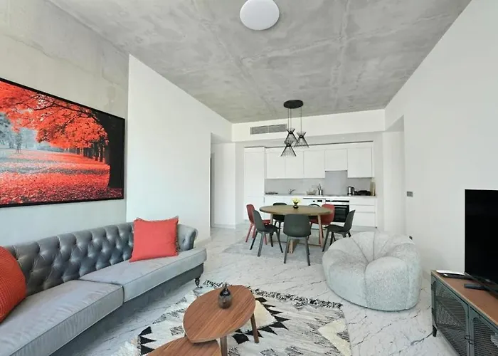 Bright Lovely Modern 2Bd25 Condo Poolgym! #220