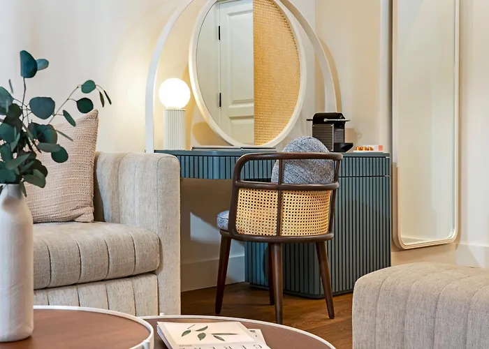 Ecole St. Pierre Hotel
