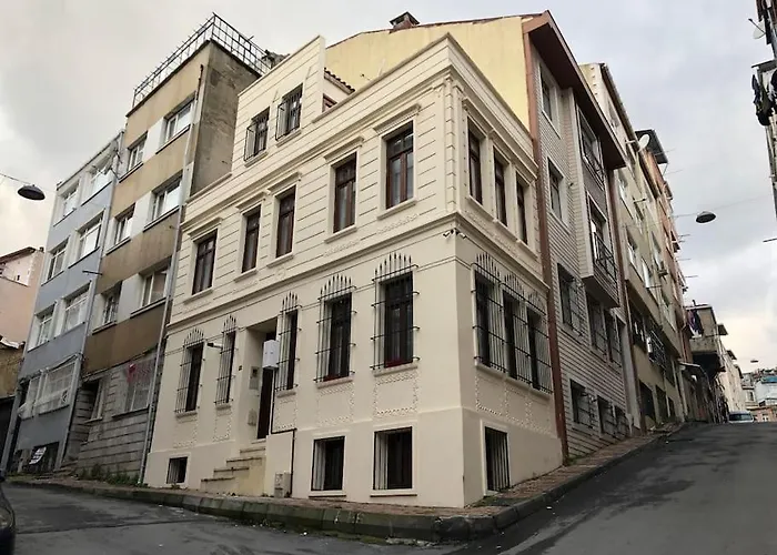 Tekfur Sarayi Ve Kariye Muezesi Yakininda Tarihi Ev