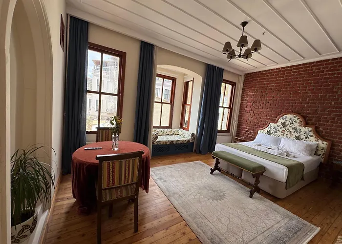 Levant Pension De Luxe