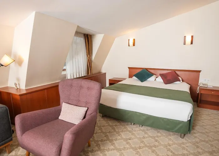 Golden Siyav Hotel