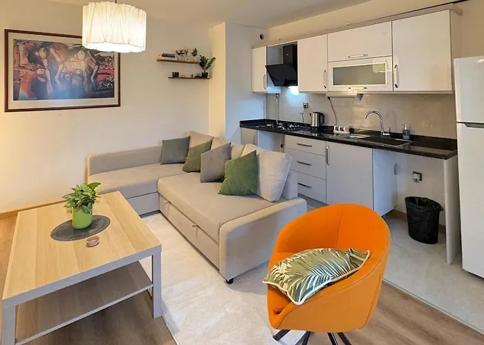 10 Mins To Takism - Cenrtal & New Modern Flat