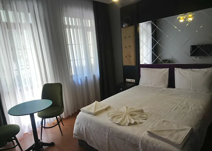 Royal Garden Suite And Hotel