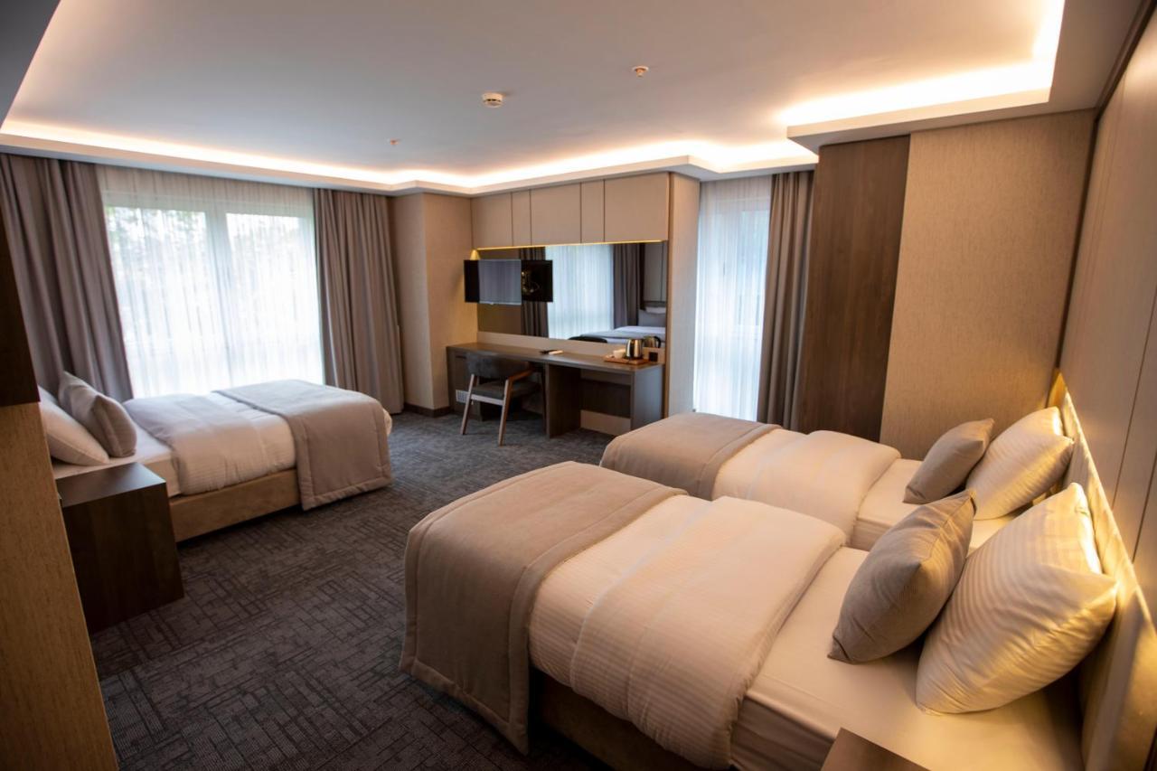 Hotel The 4*