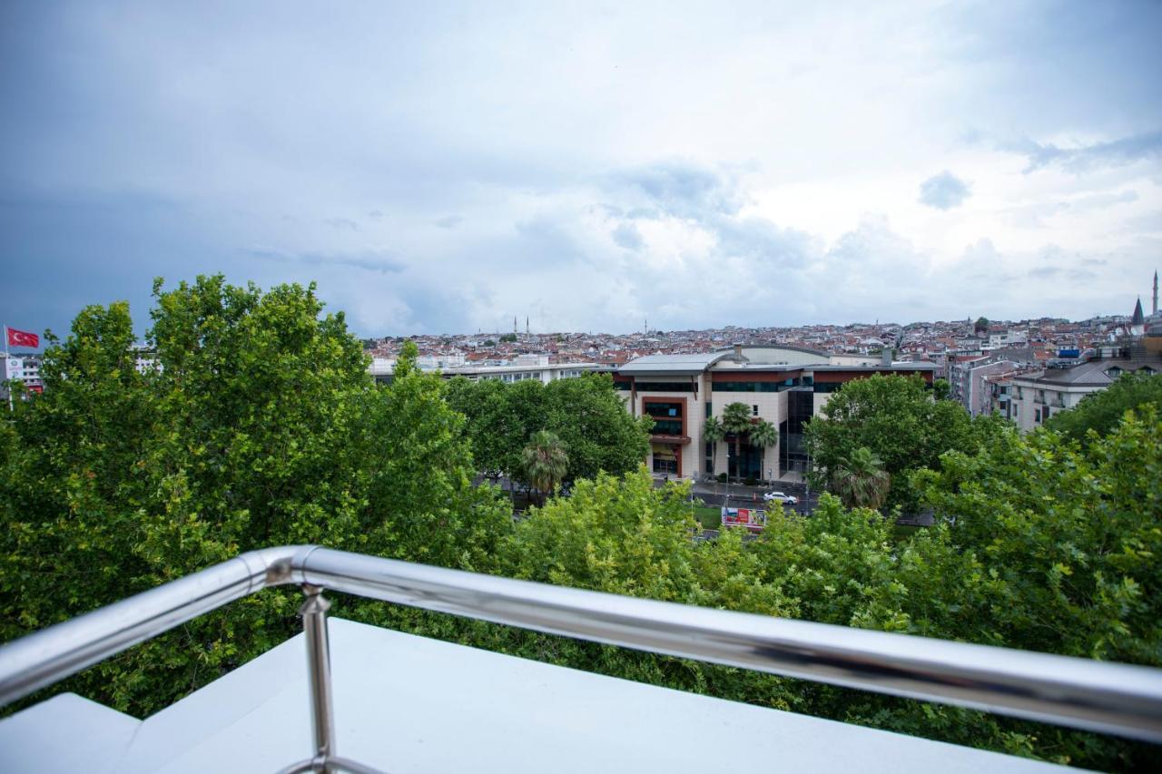 Hotel The 4*