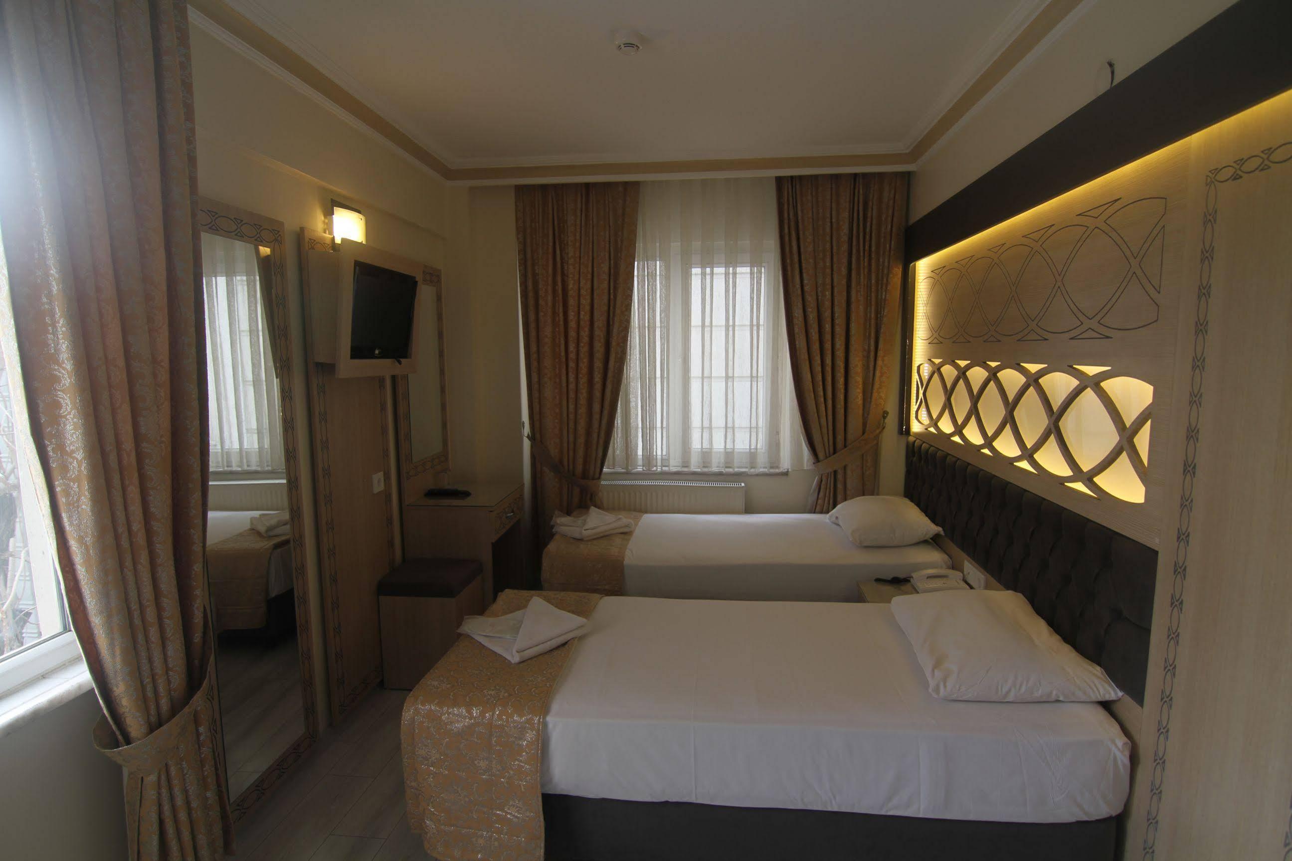 Grand Liza Hotel 3*