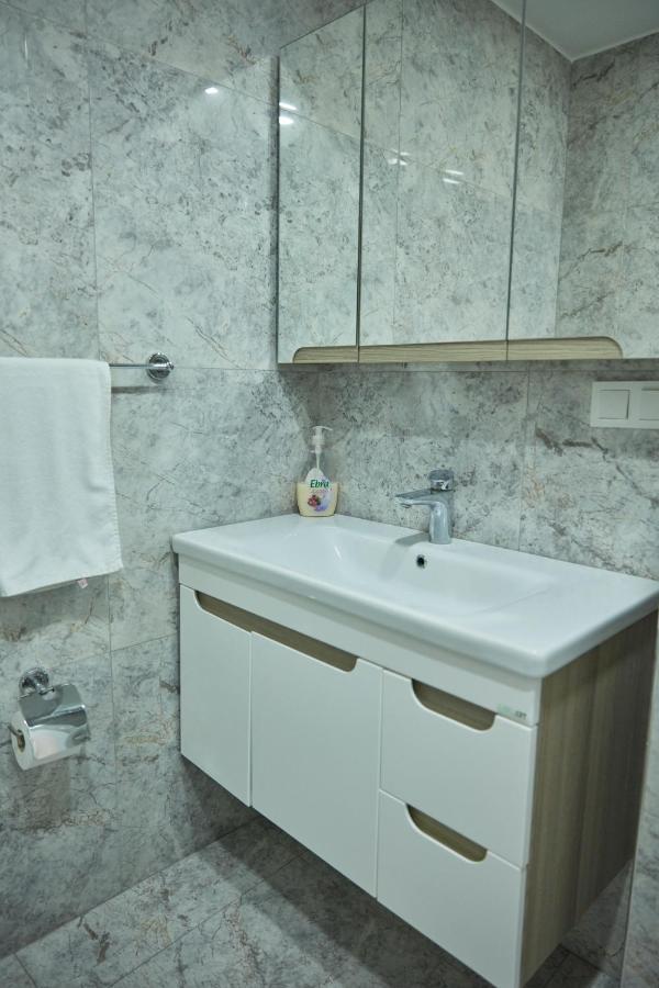 Apartment Great View Of Taksim Square, Luxury Furnished On Main Street Of Taksim, Partial Sea View *