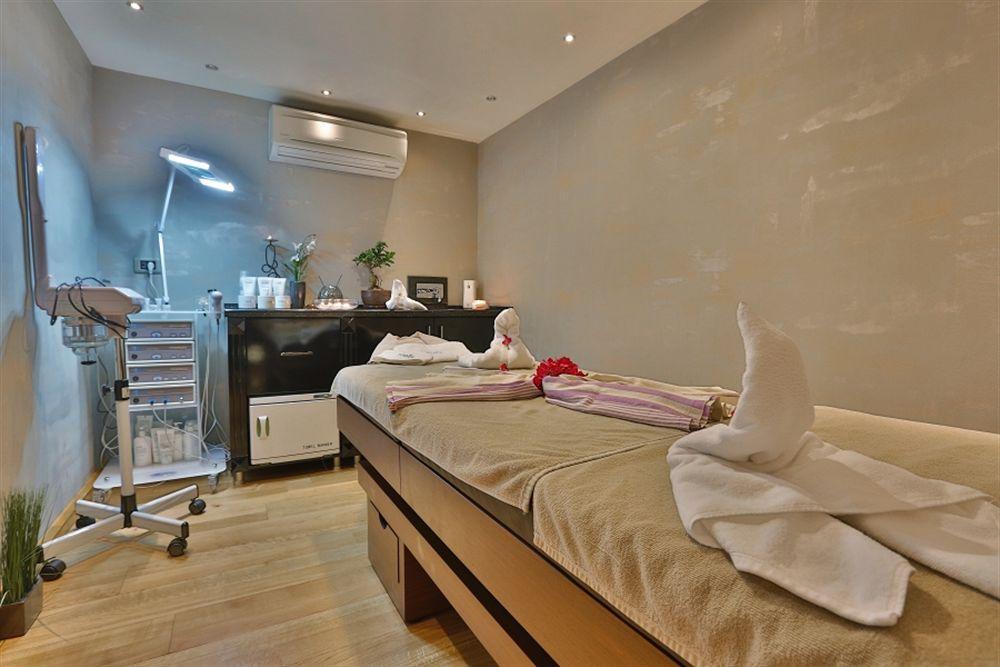 Hotel Queen & 4*