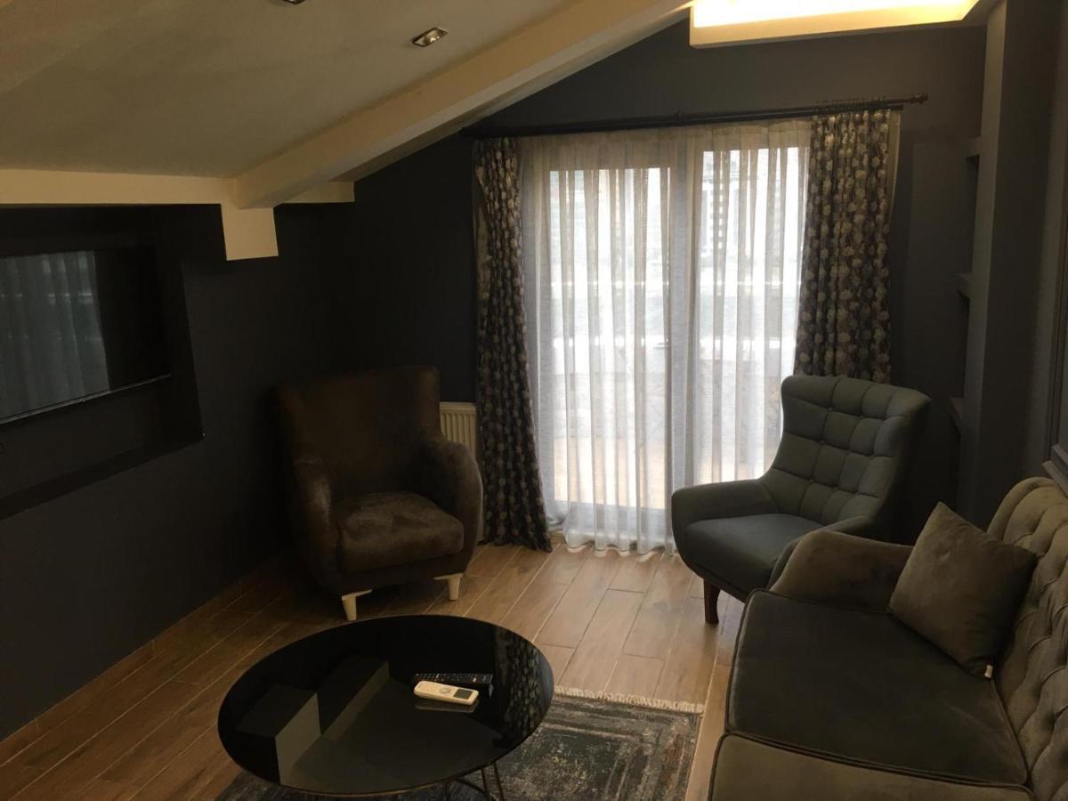Aparthotel Hola Suites