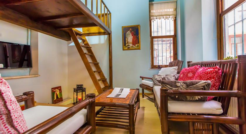 Aparthotel Aretias Antique House 2*