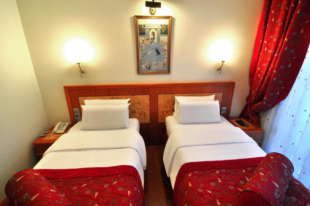 Santa Ottoman 3*
