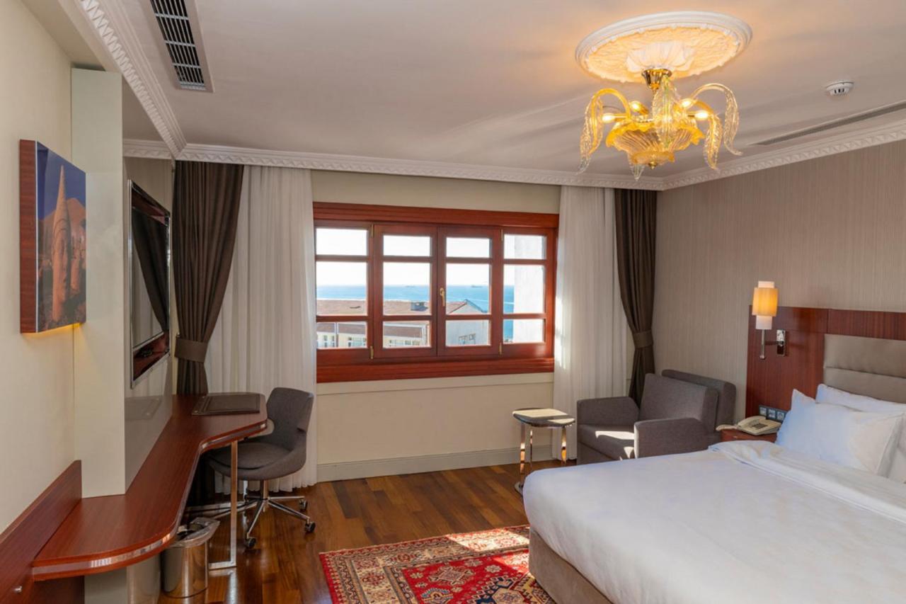 Blue Gilroy Hotel 3*