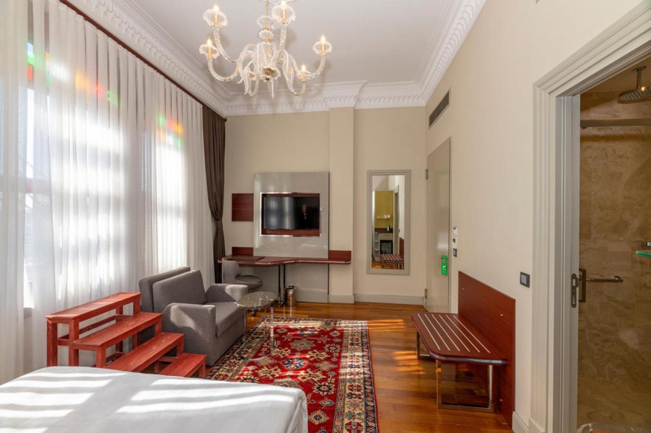 Blue Gilroy Hotel 3*