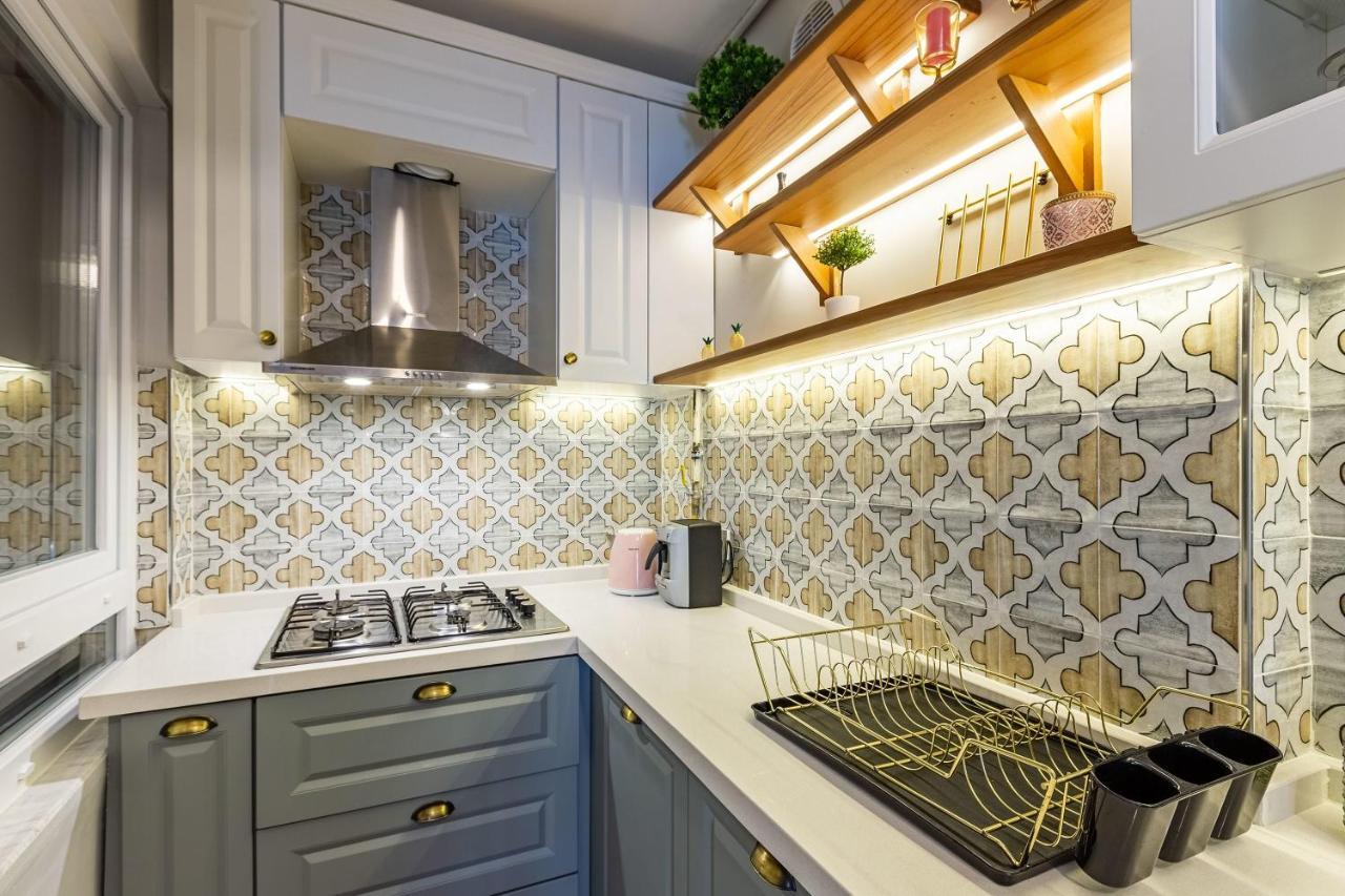 Apartment Stylish In Moda Near Popular Attractions With Balcony