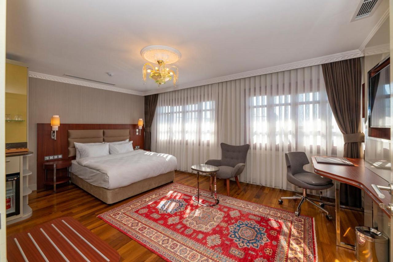 Blue Gilroy Hotel 3*