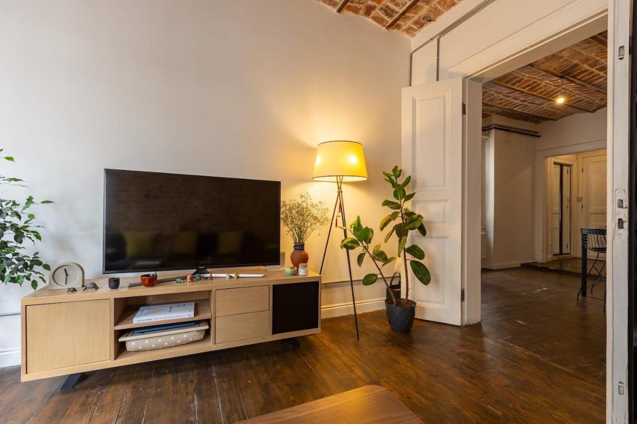 Renovated At The Heart Of With Huge Terrace