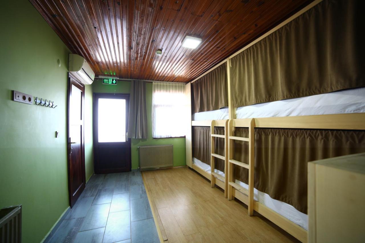 Yolohostel *