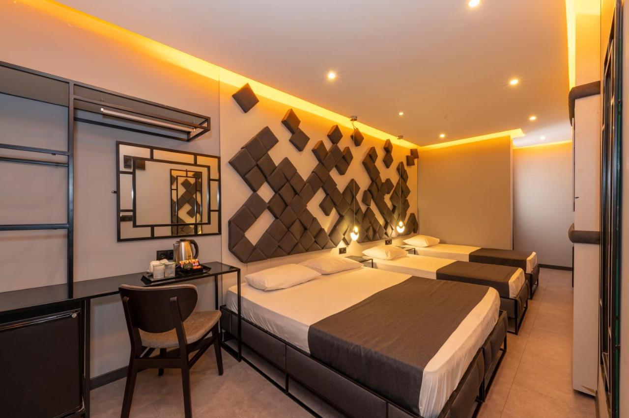 White Palace 3*