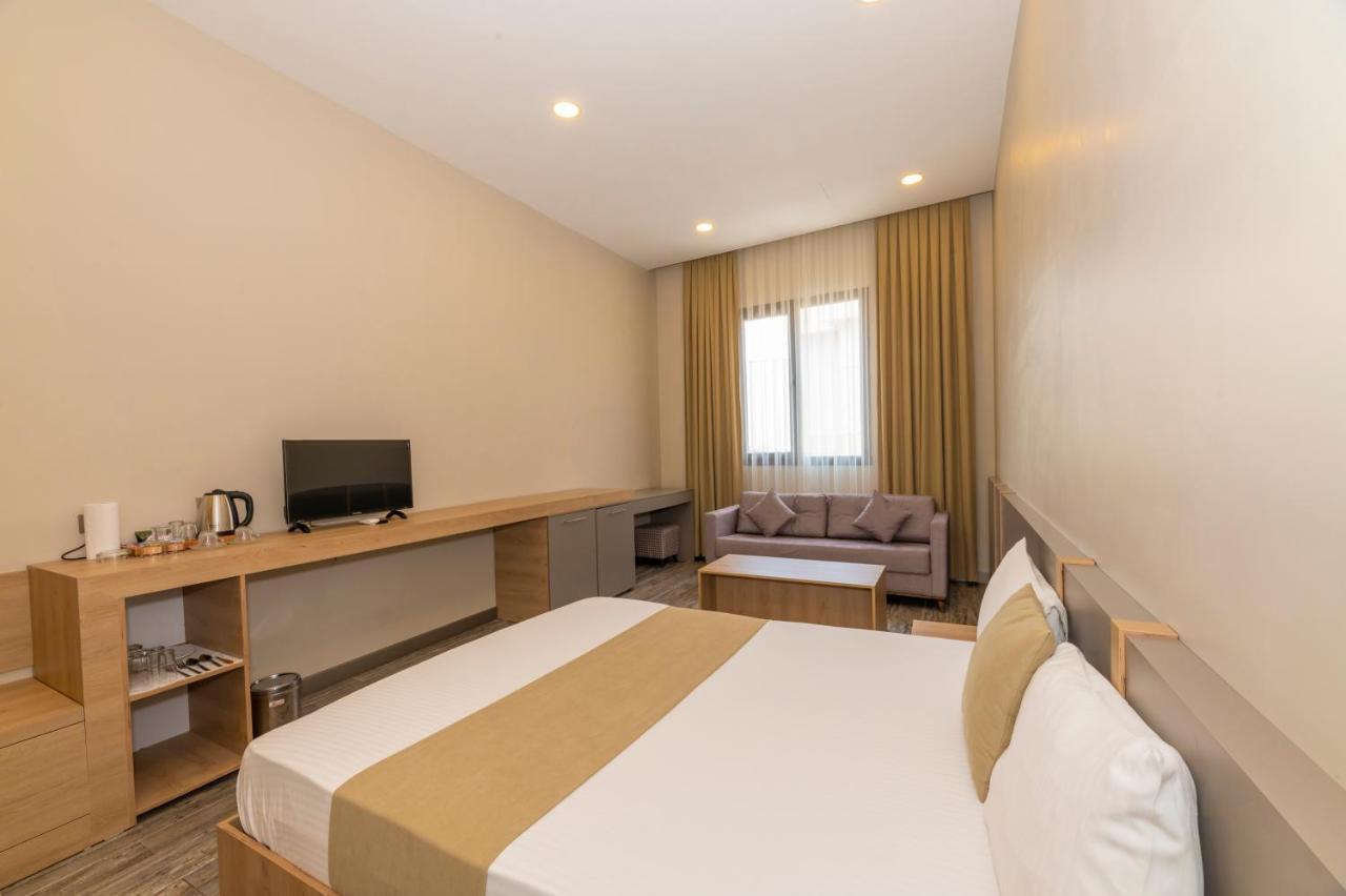 Agora Aparthotel 2*